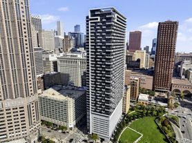 235 W Van Buren St