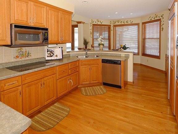 2nd image of 9986 Wellington Bay