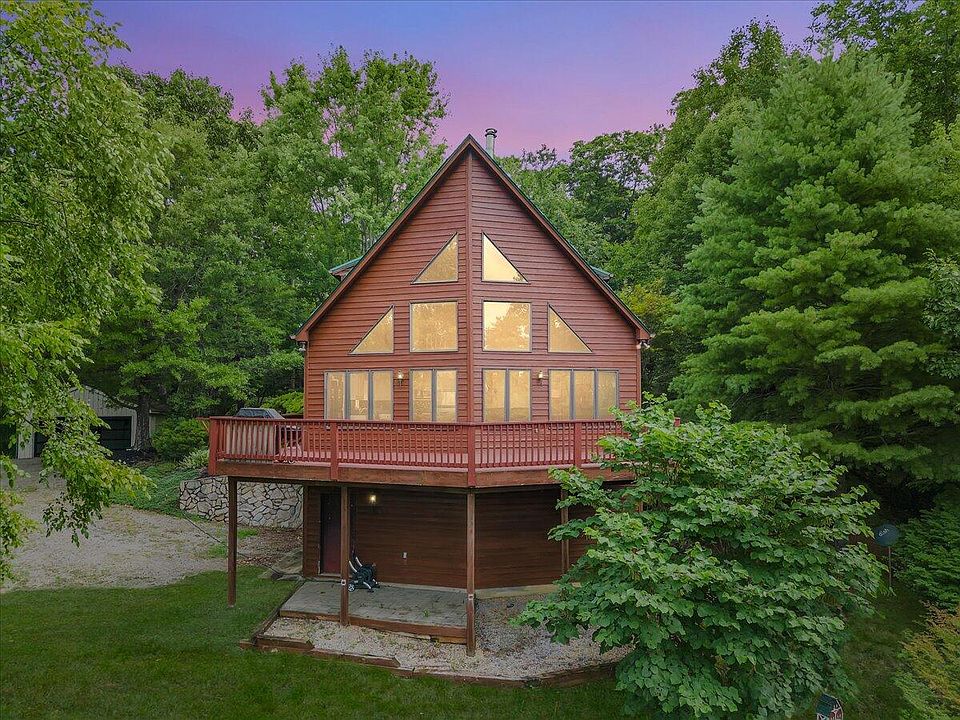 1st image of 526 Shamrock Farm Ln