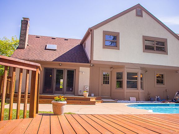 4th image of 900 Loch Lomond Ln
