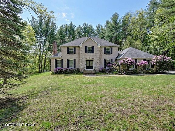 3rd image of 321 Evergreen Dr