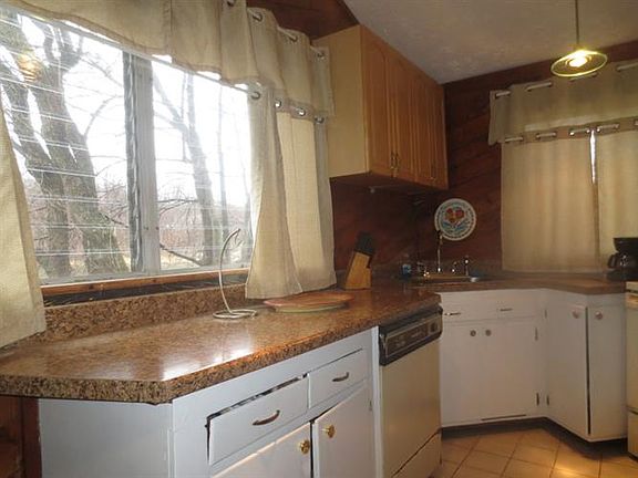 2nd image of 32 Lakeshore Dr NW