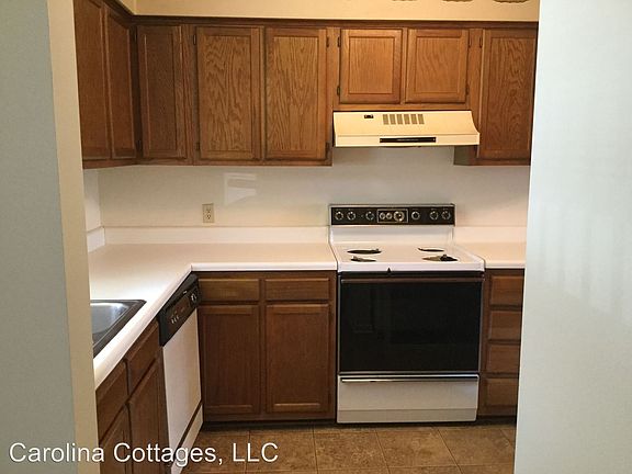 3rd image of 106 Meadow Park Ln APT B