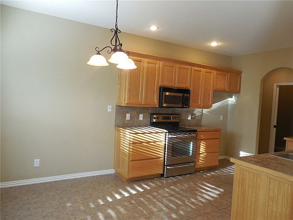 3rd image of 21 Harborough Dr