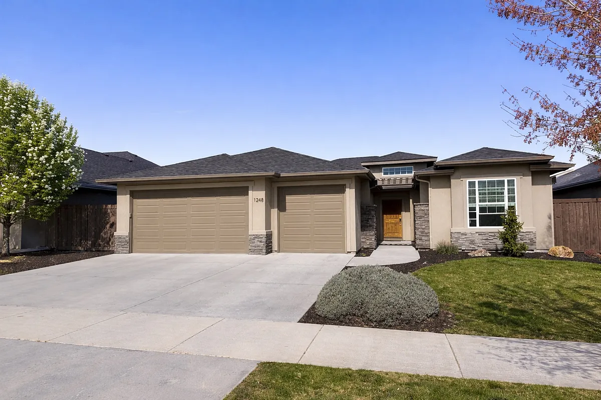 Building Photo - 1248 W Legarreta Dr