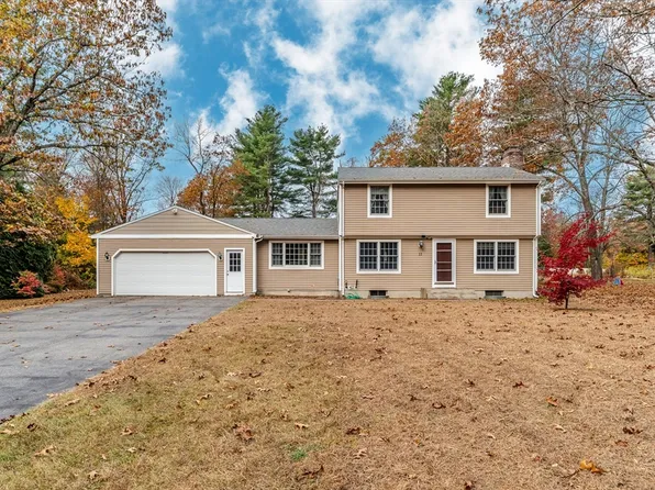 11 Longfellow Dr, Wilbraham, MA 01095