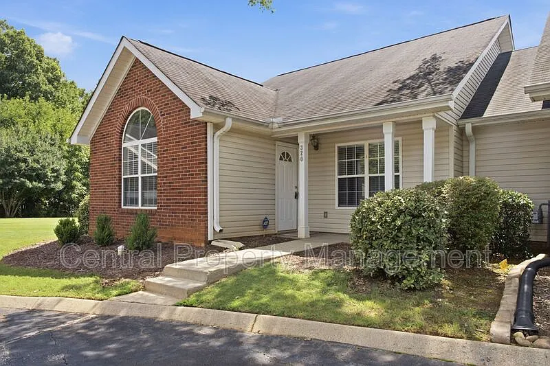 320 Woodruff Park Ln