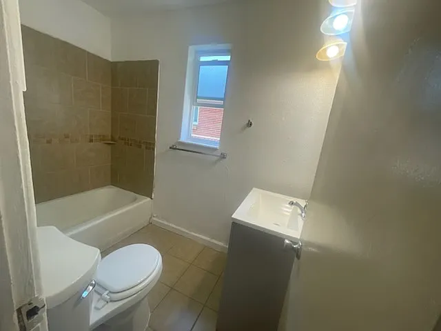 1428 Clinton St — Photo 18