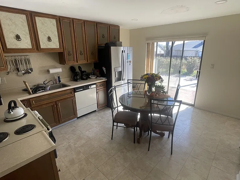 2355 Hill Ct — Photo 8