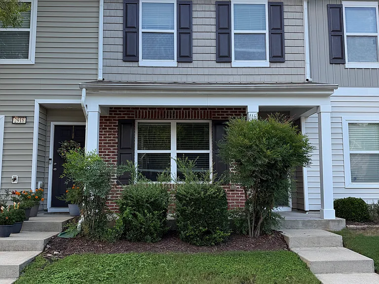 2916 Berkeley Springs Pl — Photo 2