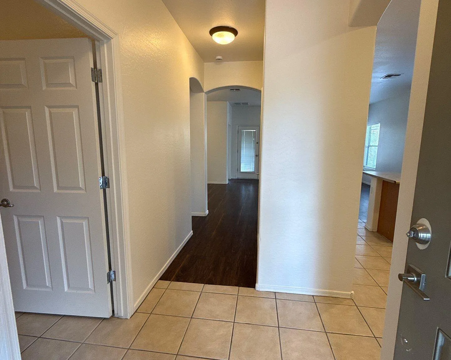 3 bed, 2.0 bath, 1374 sqft, $1,900 — Photo 4
