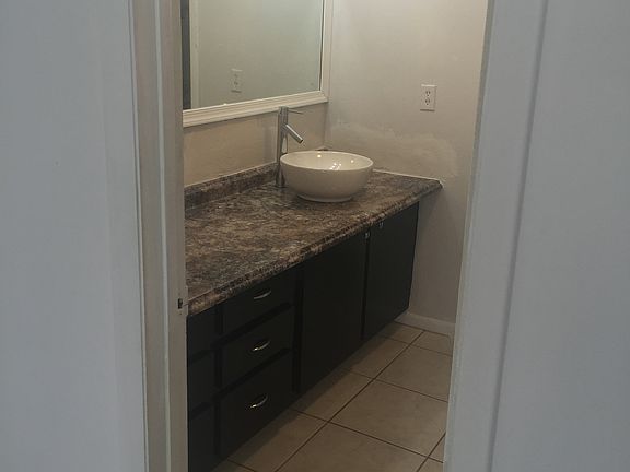 2nd image of 602 NW 13th St APT 32