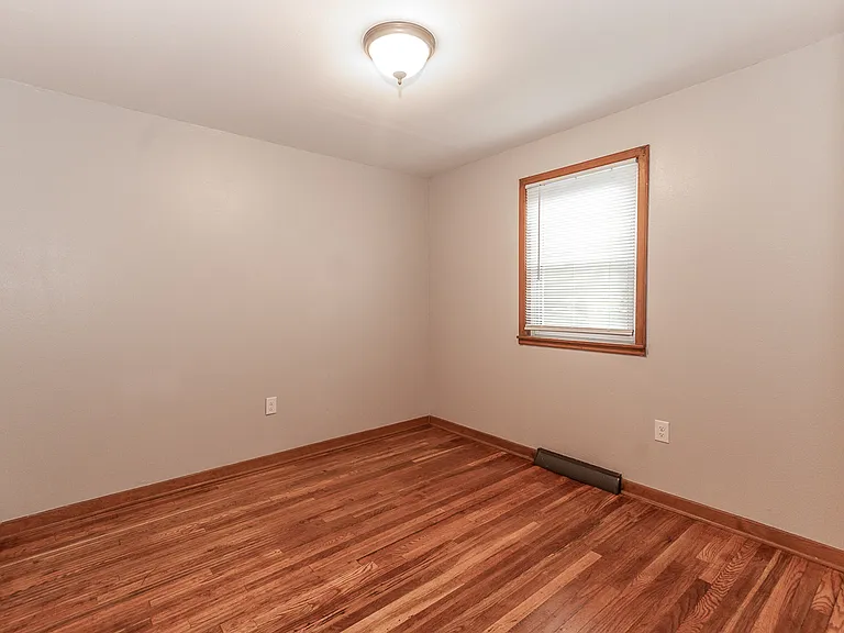 437 Elizabeth St — Photo 14