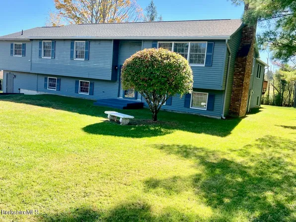20 Bentrup Ct, Lenox, MA 01240