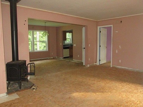 3rd image of 104 White Ash Ct