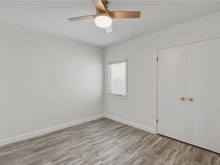 2611 Alvord Ln — Photo 10