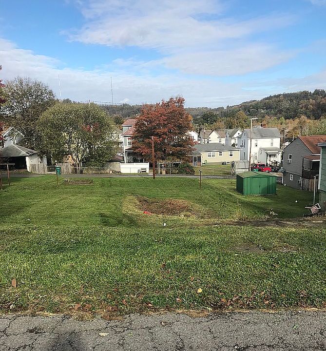 1st image of 415 Fowler Ave