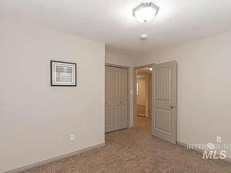 2221 S Frontier Dr — Photo 36