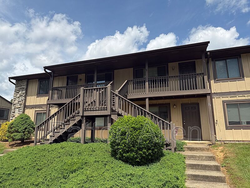 1st image of 28 Dawnwood Cir