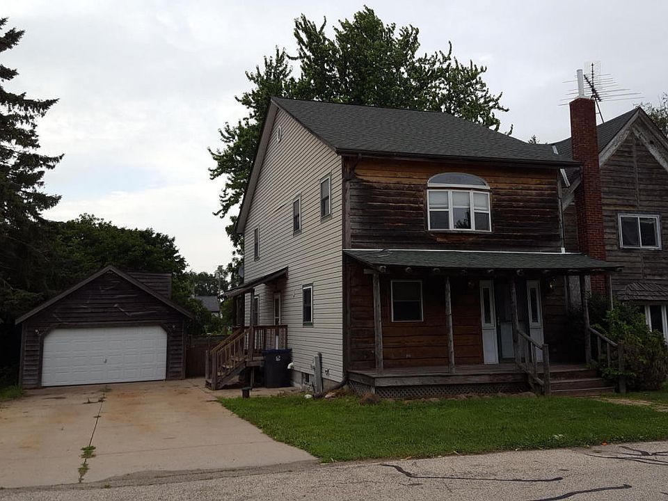 1st image of 126 Woodlawn St