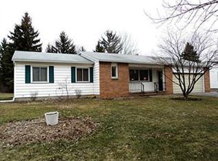 8 Gemini Cir, Gates, NY 14606