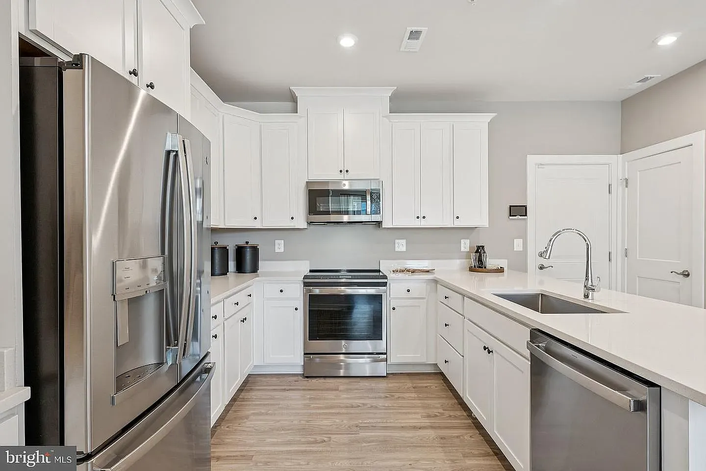 2 bed, 2.5 bath, 1583 sqft, $3,250 — Photo 2