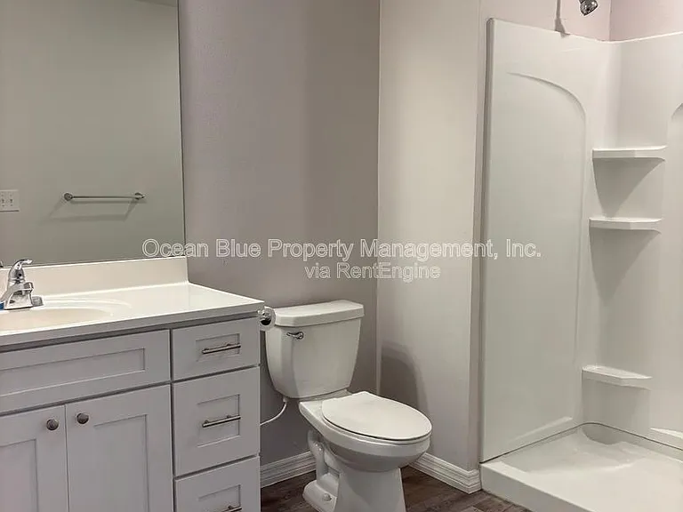 Royal Palms Apartments — Photo 25