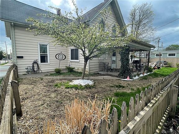 2nd image of 115 E Center St