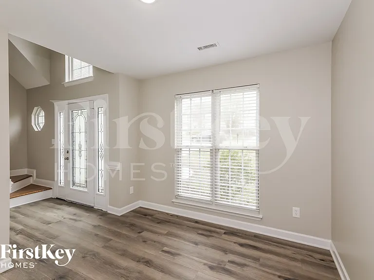 1620 Winthrop Ln — Photo 4