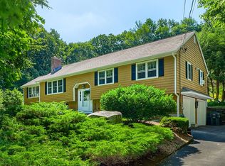 129 Fort Sumter Dr, Holden, MA 01520