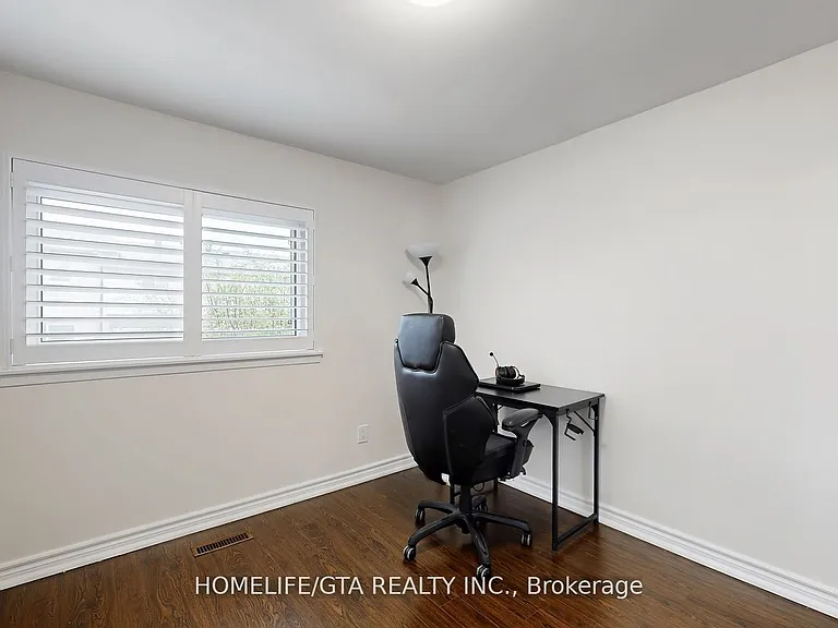 8 Whiteleas Ave — Photo 28