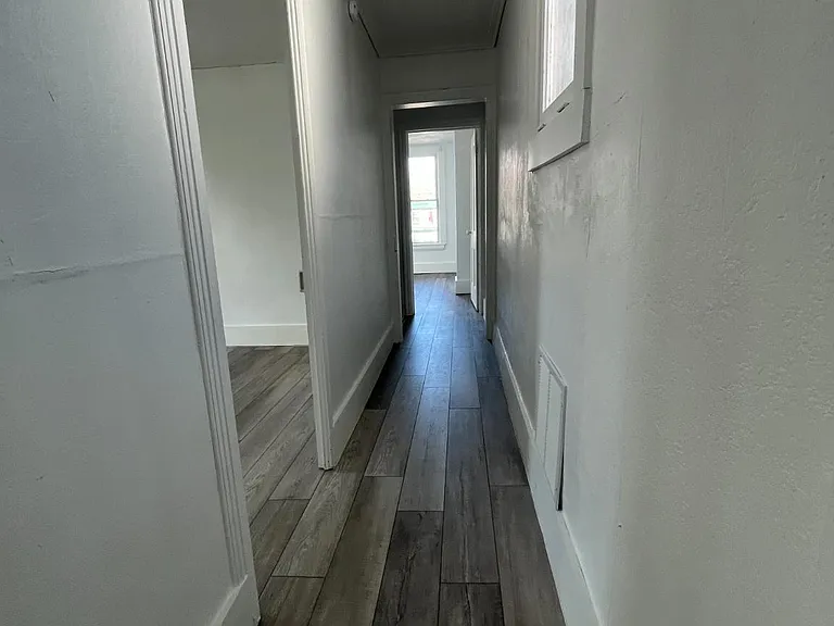 762 Broad St #UPPER A — Photo 6