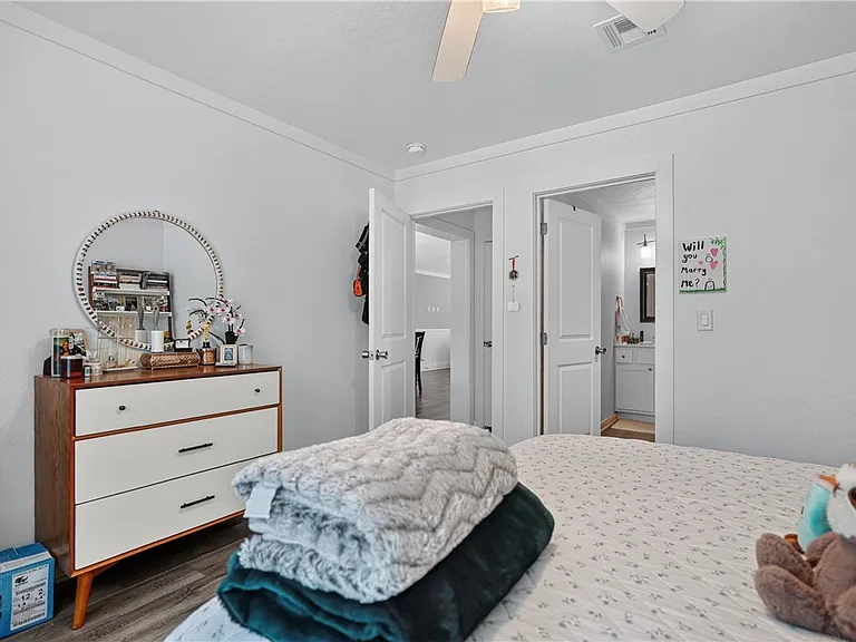 5416 Raymond Stotzer Pkwy — Photo 15