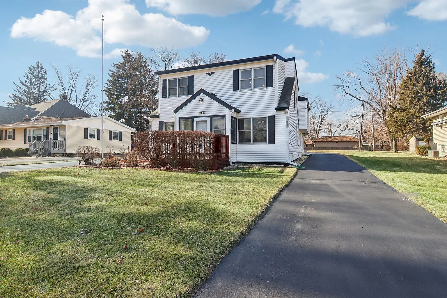 6910 Eleanor Pl photo 1