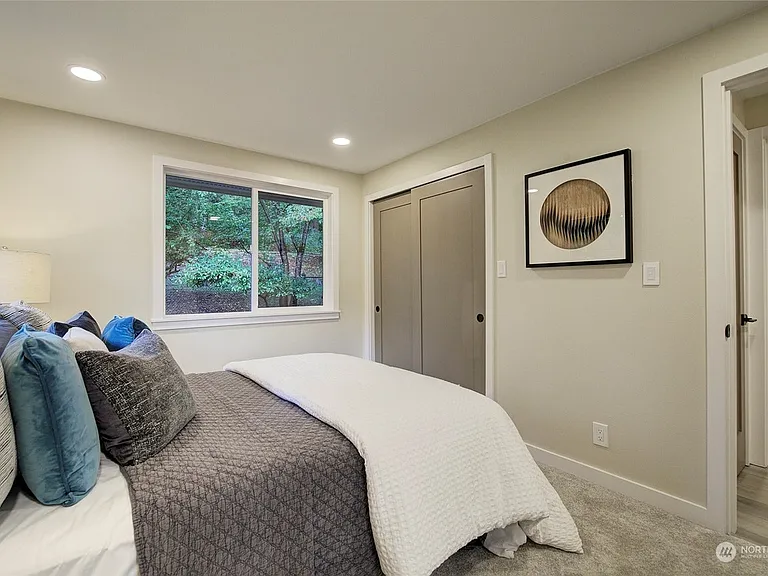 22803 SE 21st St — Photo 15