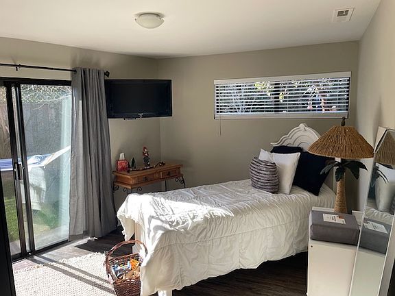 4th image of 905 Daniel Ct #1