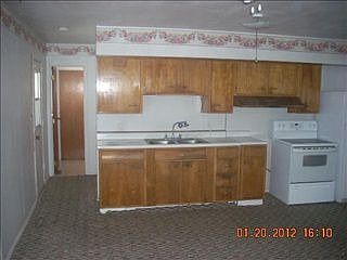 5th image of 643 Marilyn Dr
