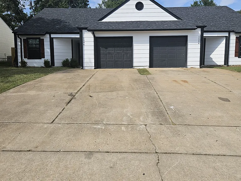 1504 W Madison St — Photo 1