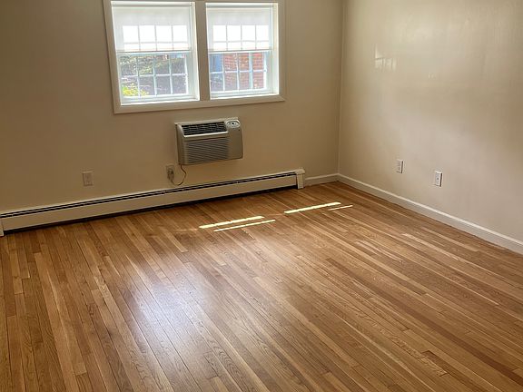 3rd image of 11 Upham Rd APT 1