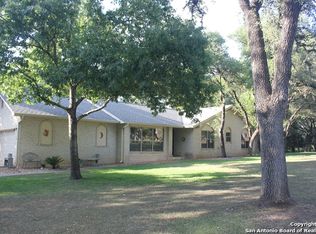 8445 Park Lane Dr, Garden Ridge, TX 78266
