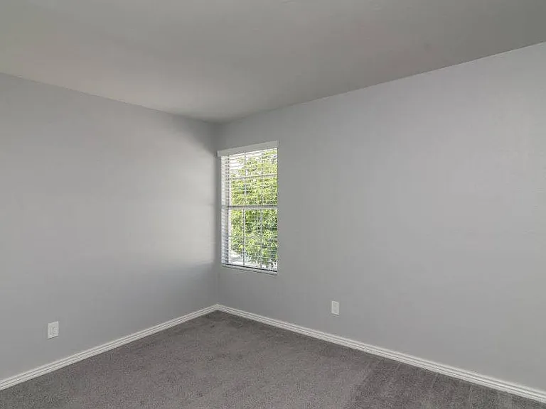 3931 W Cindy St — Photo 3
