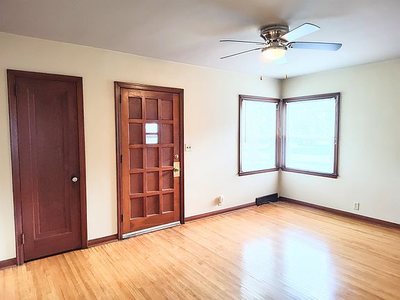 5th image of 817 E 4th St