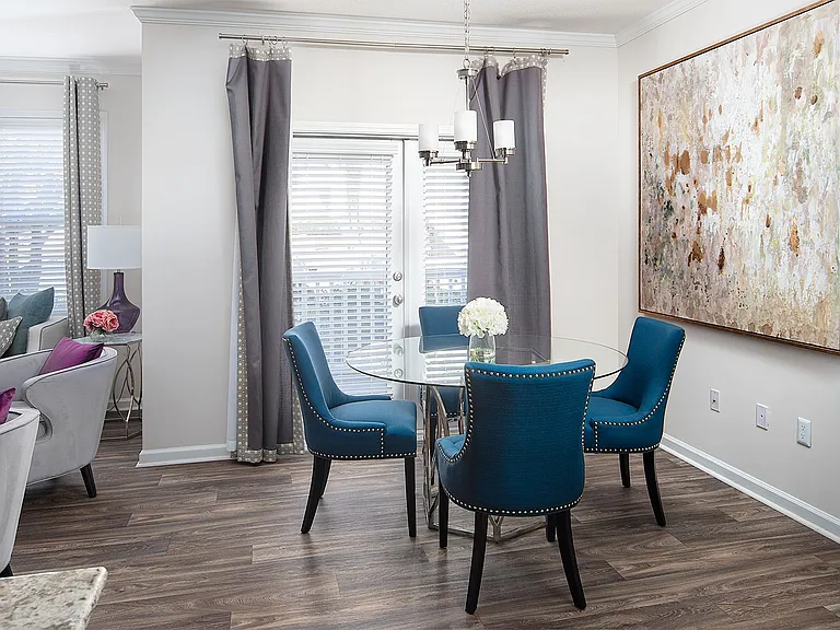 Manchester Place Apartments — Photo 9