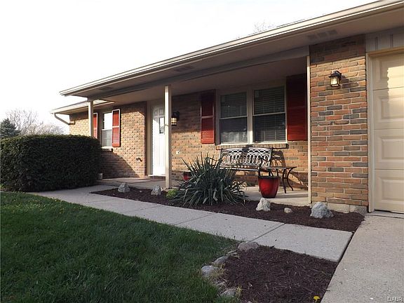 3rd image of 305 Tulip Ln