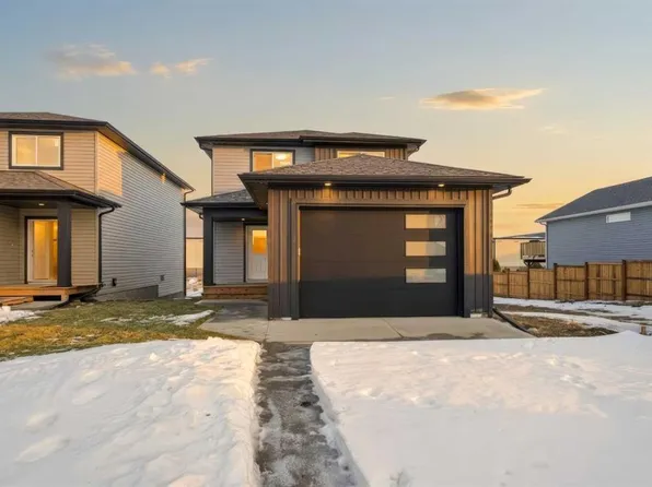 125 W Hampton Cres, Sylvan Lake, AB T4S 0N2