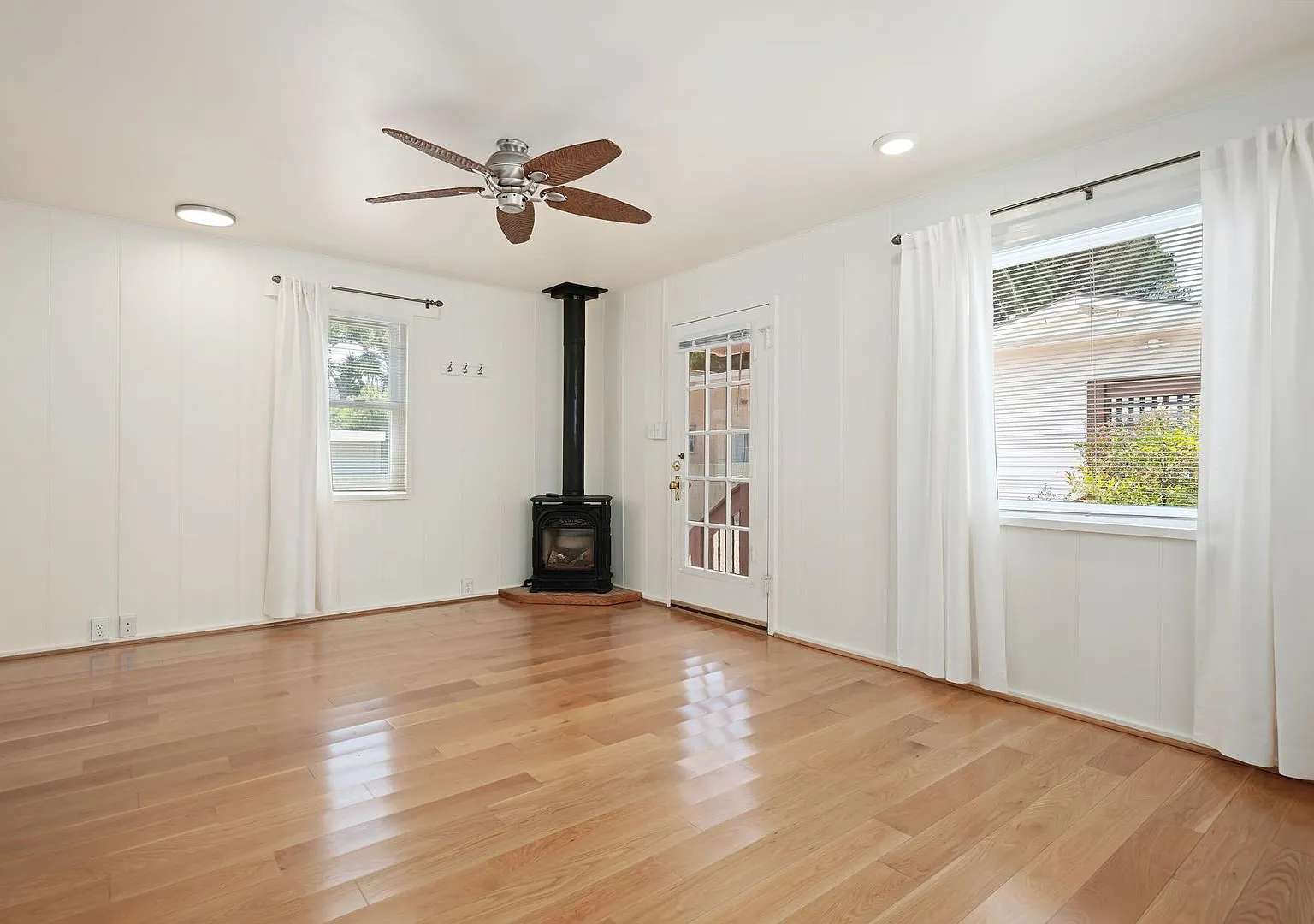 Charming One-Bedroom Retreat in Santa Barbara at 416 1/2 E Anapamu — Photo 3