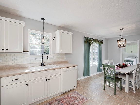 5th image of 5021 Waterway Ct
