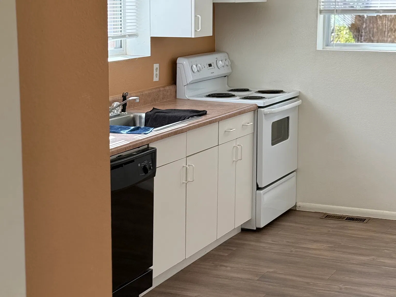2 bed, 1108 sqft, $2,200 — Photo 4