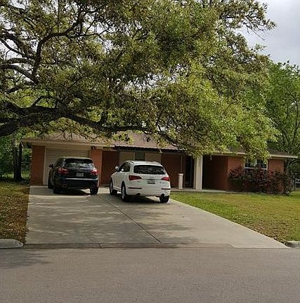 3rd image of 1009 Hereford St