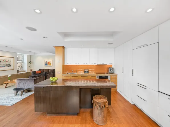 43 5th Avenue image 3 of 13